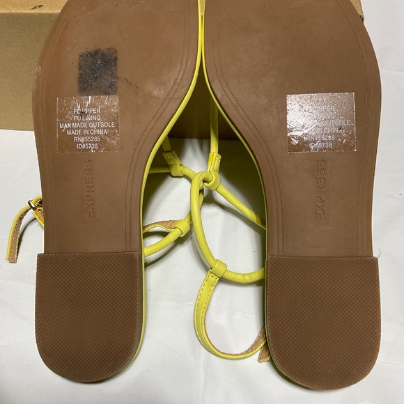 Express Yellow Strap Thong Sandals Women 7 - Picture 3 of 3